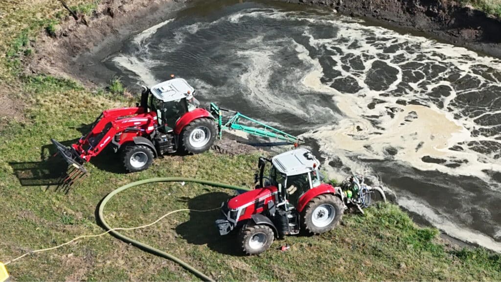 Effluent management Webber & Chivell pumping and stirring and mixing effluent dam in Southwest Victoria