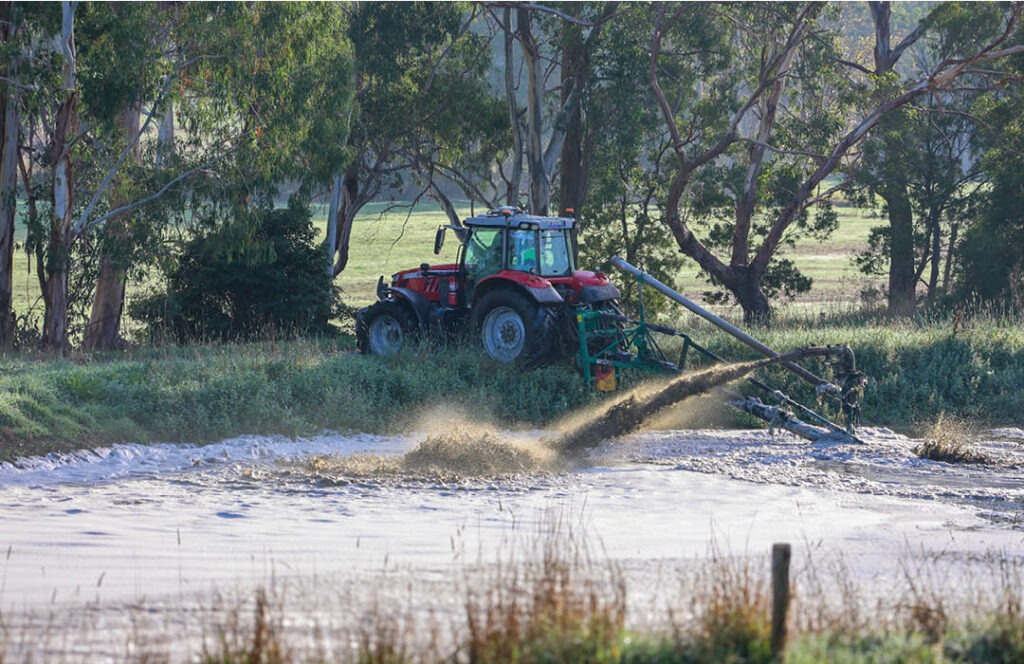 Webber and Chivell effluent stirrer stirring a dam